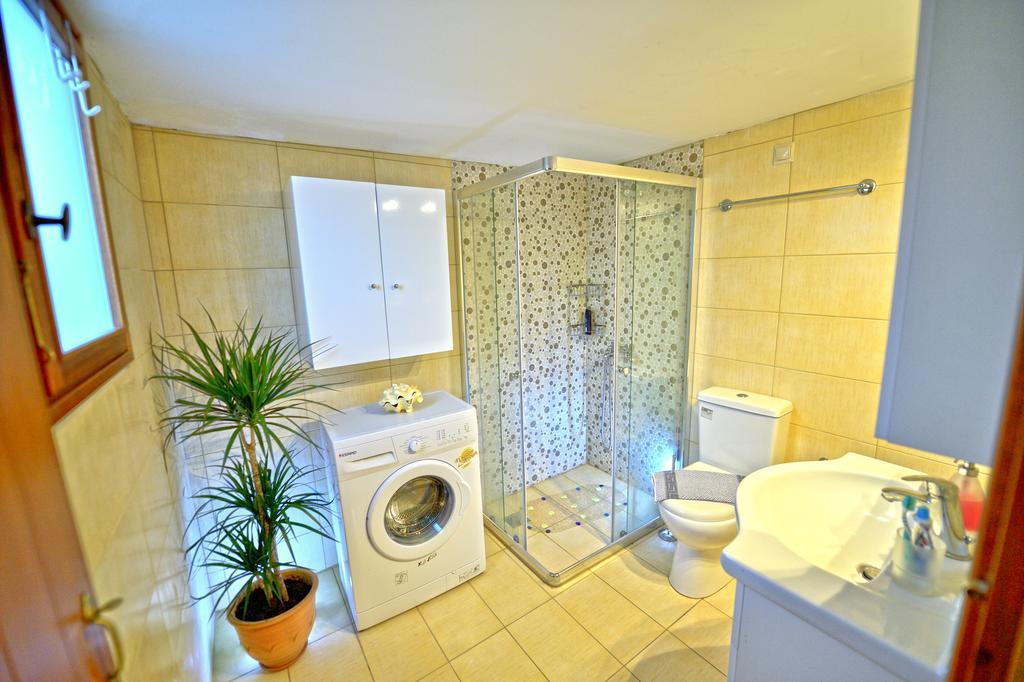 Picturesque Traditional Stone House Platanos  Room photo