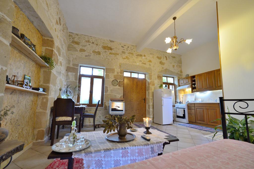 Picturesque Traditional Stone House Platanos  Room photo